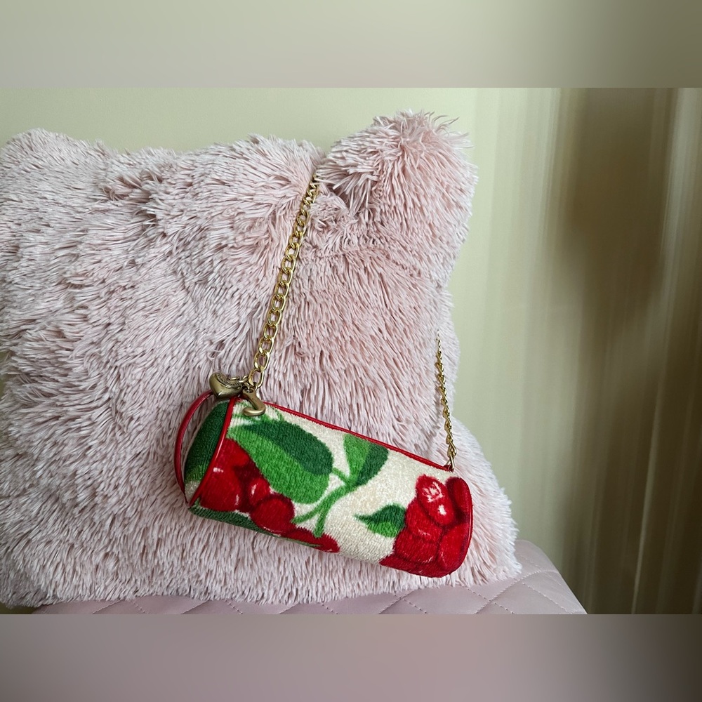 JUICY COUTURE Y2K Vintage Very Rare Cherry Barrel Bag🍒 - Picture 2 of 16